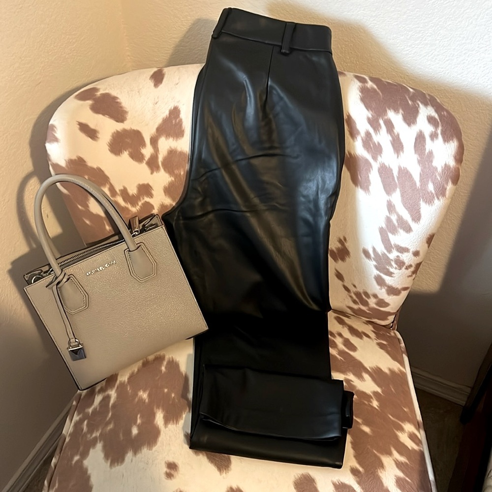 Black faux leather pant